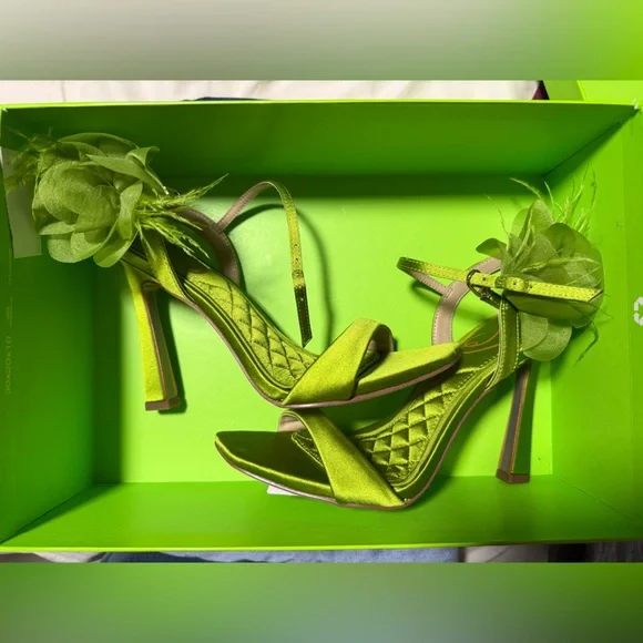 Sam Edelman Lime Green Heels with Floral Accent - Picture 1 of 6